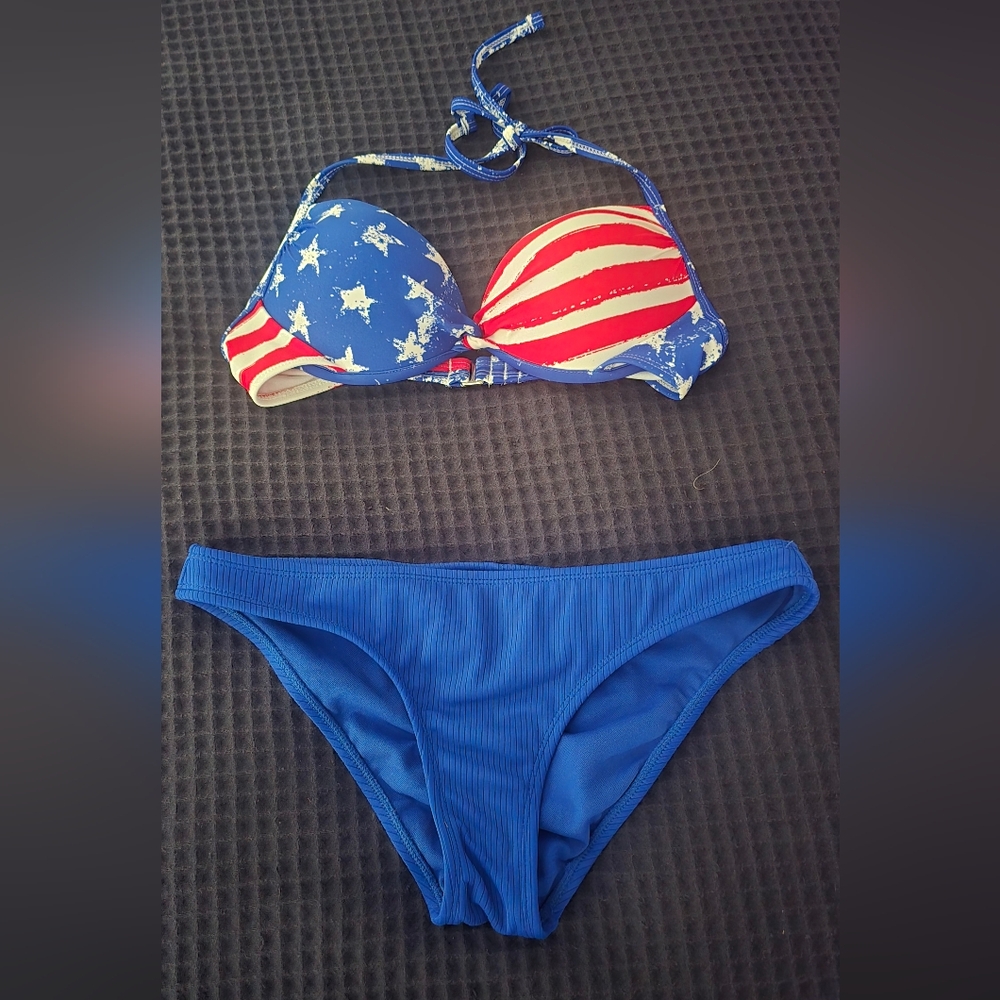 Womens Bikini push Up Top and Scrunched Bottoms. Size Medium